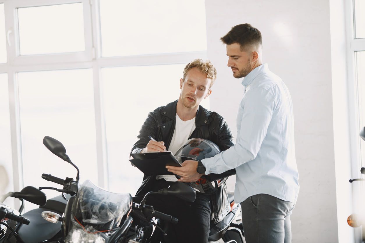 Qué moto comprar por primera vez si no tengo experiencia